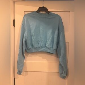 H&M cropped crewneck. Size medium.